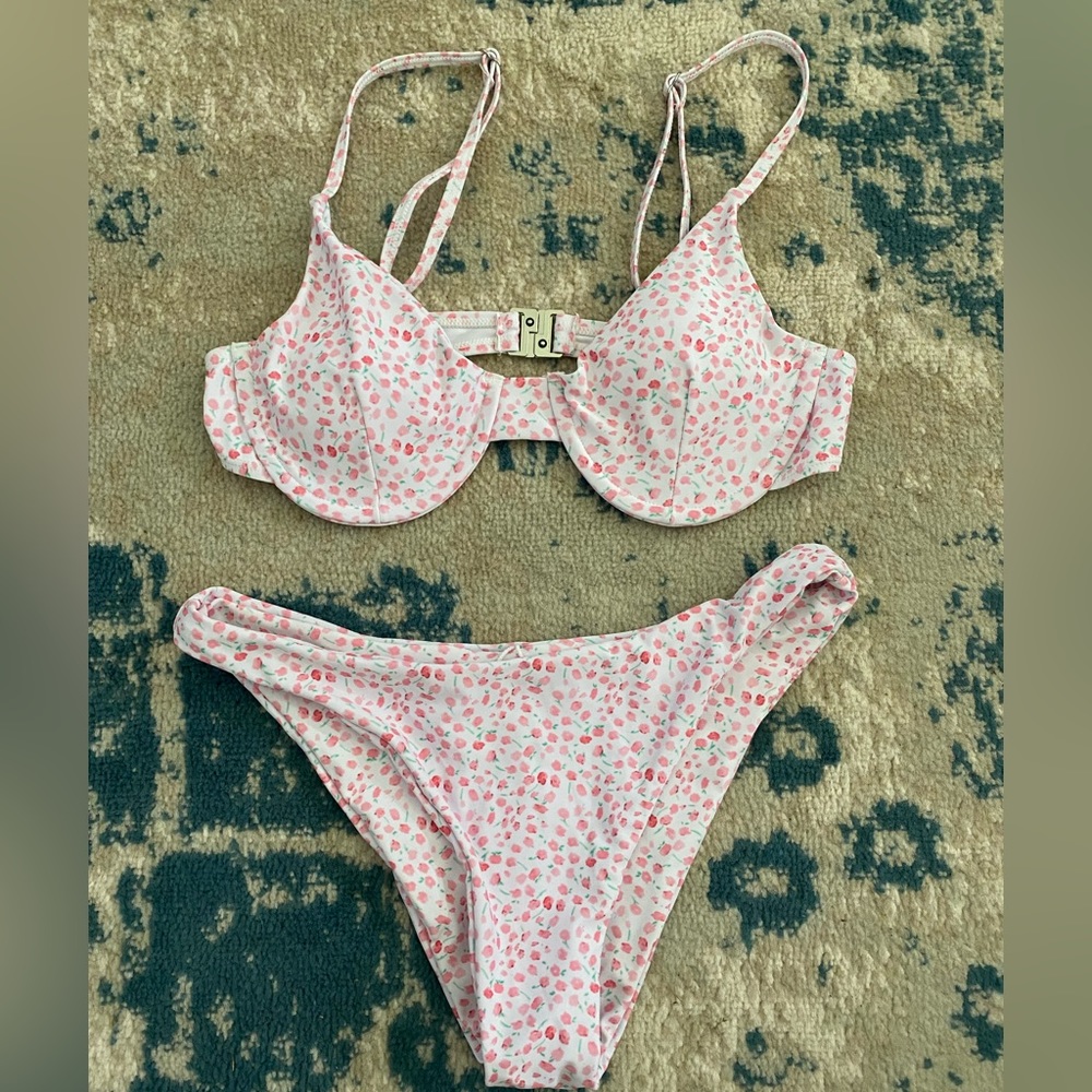 Pink/white floral bikini